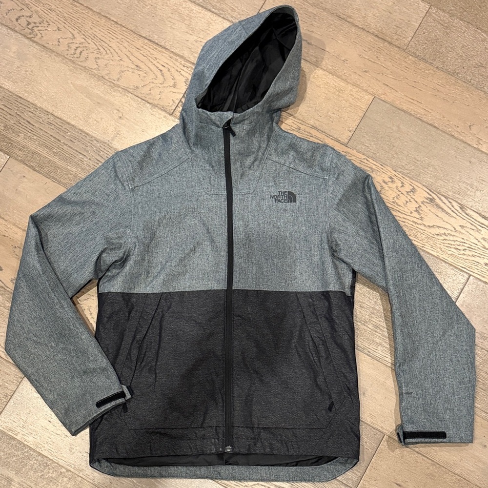Men’s North Face Millerton Hooded Full Zip Gray and Black Shell Jacket Medium